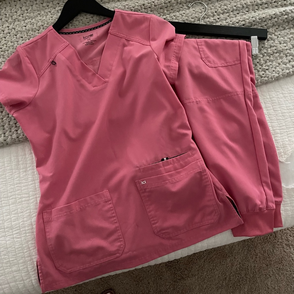Koi scrubs